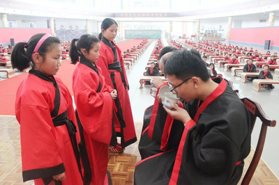曲阜研学旅行,1000余位师生走进曲阜儒家研学基地体验拜师礼
